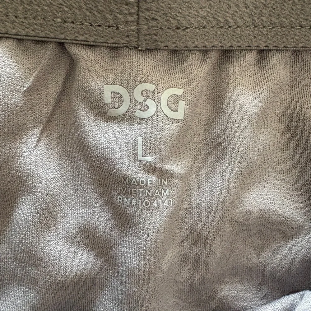 NWT DSG Mens Light Gray Athletic Fit Lightweight Stretch 5
